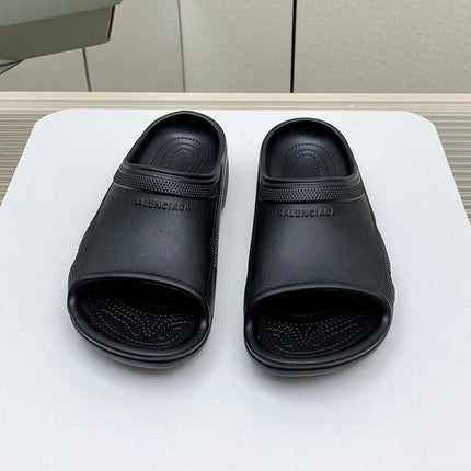 POOL CROCS IN BLACK RUBBER