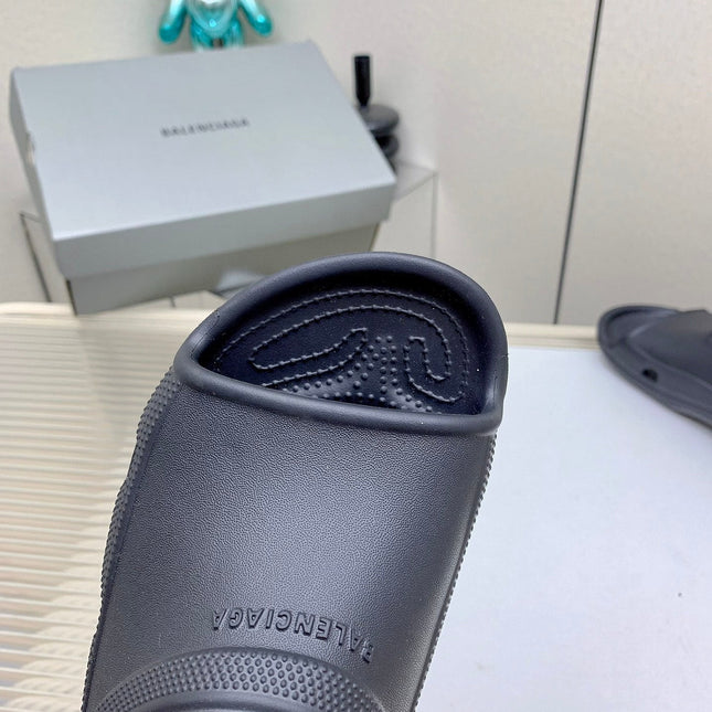 POOL CROCS IN BLACK RUBBER