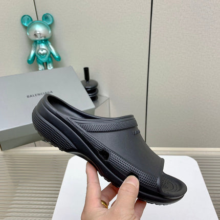 POOL CROCS IN BLACK RUBBER