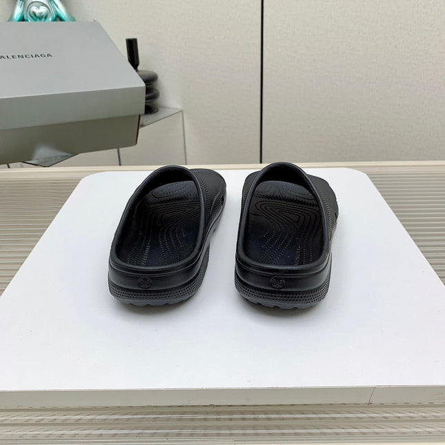 POOL CROCS IN BLACK RUBBER