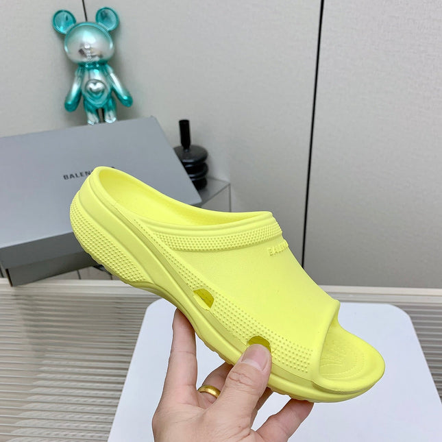 POOL CROCS IN MANZ YELLOW RUBBER