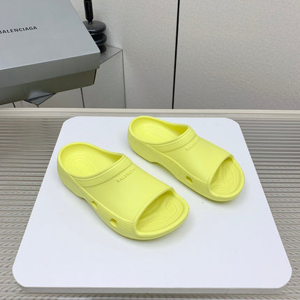 POOL CROCS IN MANZ YELLOW RUBBER