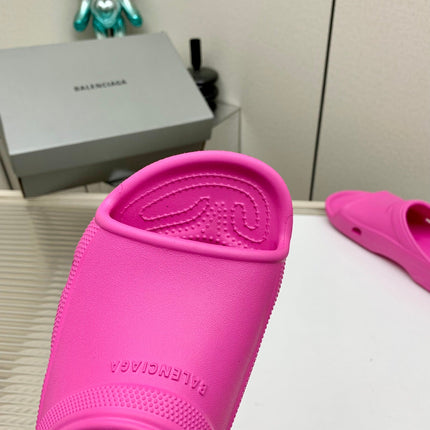 POOL CROCS IN HOT PINK RUBBER