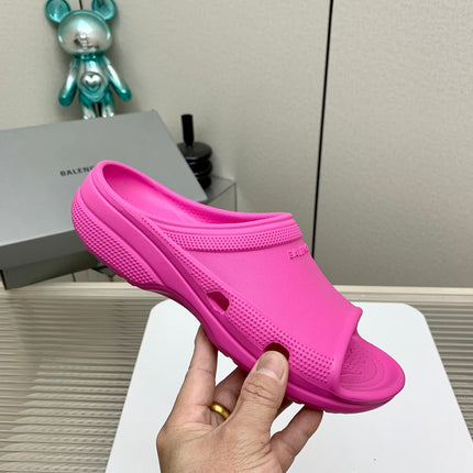POOL CROCS IN HOT PINK RUBBER