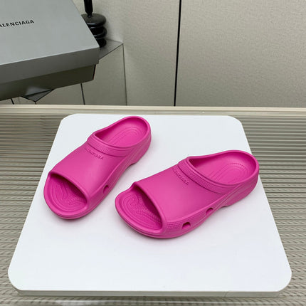 POOL CROCS IN HOT PINK RUBBER