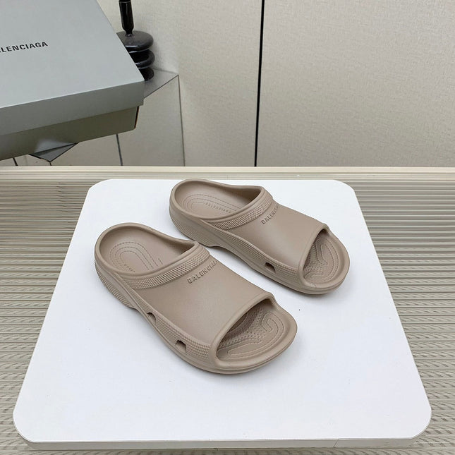 POOL CROCS IN HILLARY BROWN RUBBER