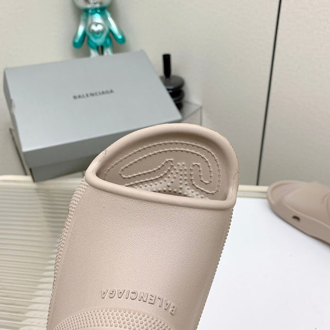 POOL CROCS IN HILLARY BROWN RUBBER