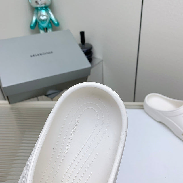 POOL CROCS IN WHITE RUBBER