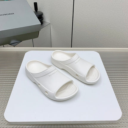 POOL CROCS IN WHITE RUBBER