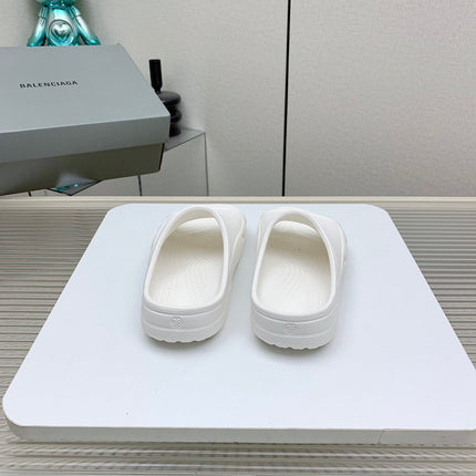 POOL CROCS IN WHITE RUBBER