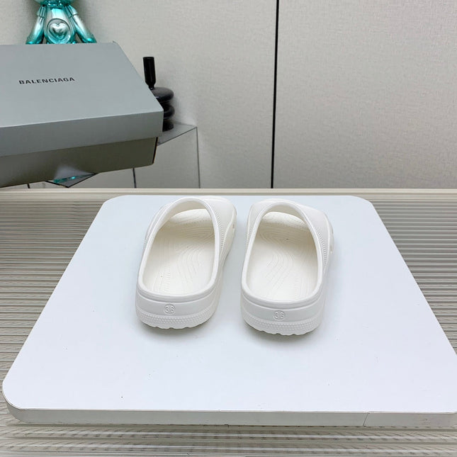 POOL CROCS IN WHITE RUBBER