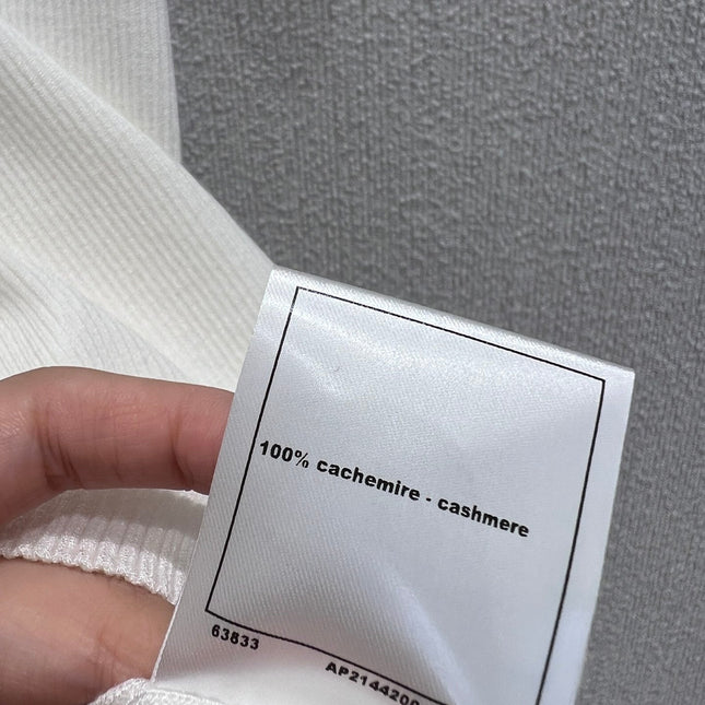 CHANEL SLEEVELESS TOP STYLE 65