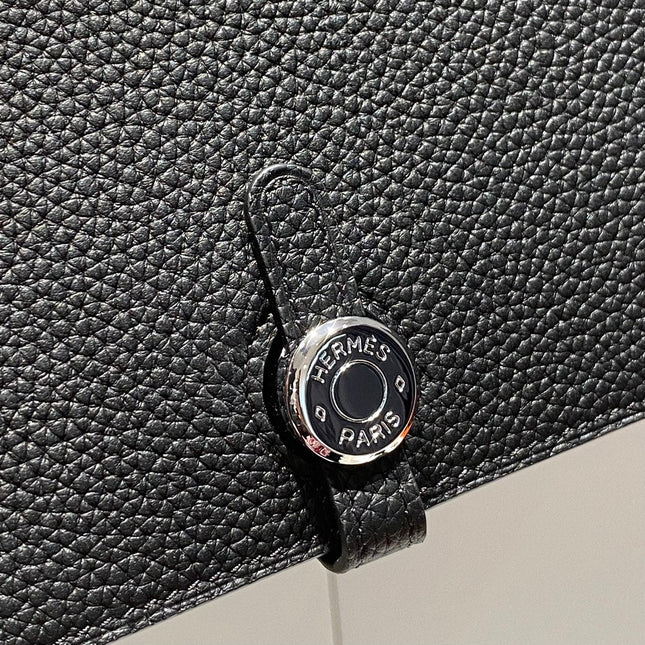 TOGO PASSPORT HOLDER 20 IN BLACK CALFSKIN