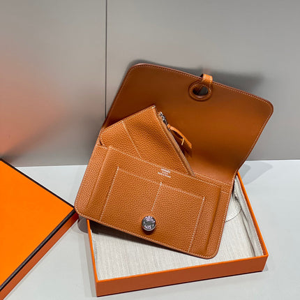 TOGO PASSPORT HOLDER 20 IN GINGER ORANGE CALFSKIN