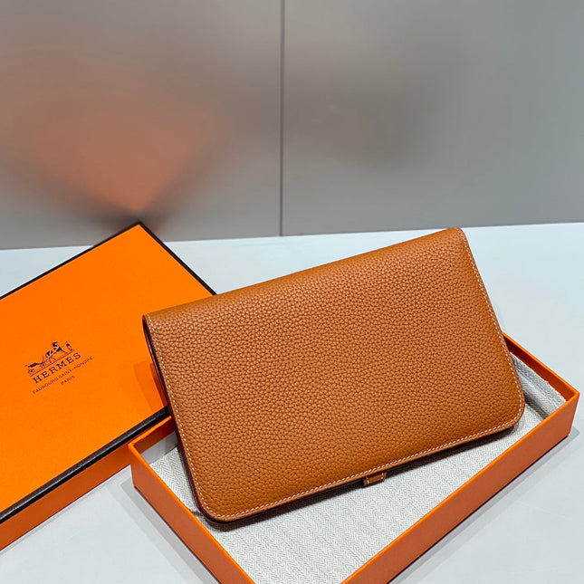 TOGO PASSPORT HOLDER 20 IN GINGER ORANGE CALFSKIN