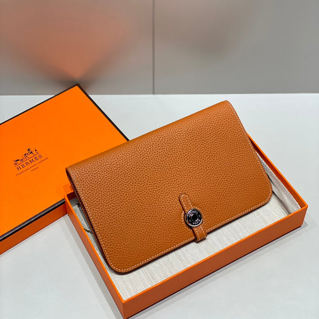 TOGO PASSPORT HOLDER 20 IN GINGER ORANGE CALFSKIN