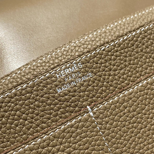 TOGO PASSPORT HOLDER 20 IN MOCHA BROWN CALFSKIN