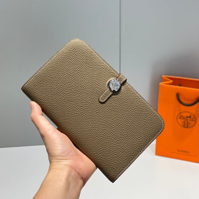 TOGO PASSPORT HOLDER 20 IN MOCHA BROWN CALFSKIN