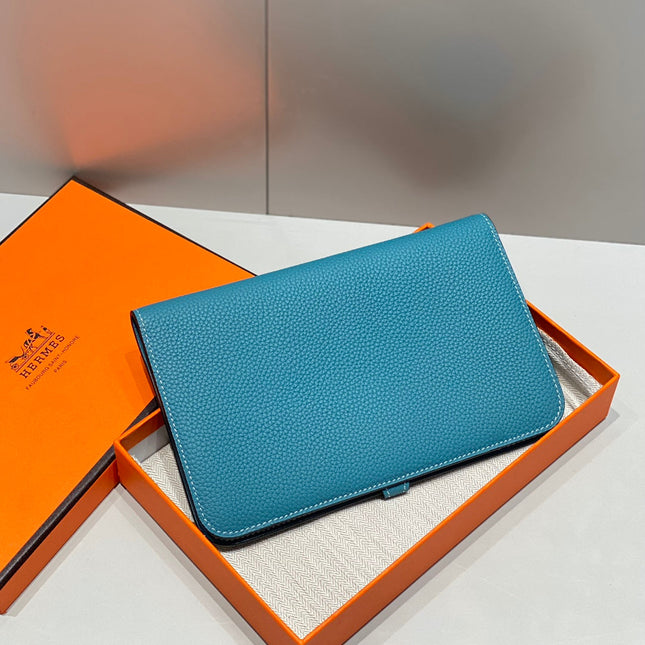 TOGO PASSPORT HOLDER 20 IN OCEAN BLUE CALFSKIN