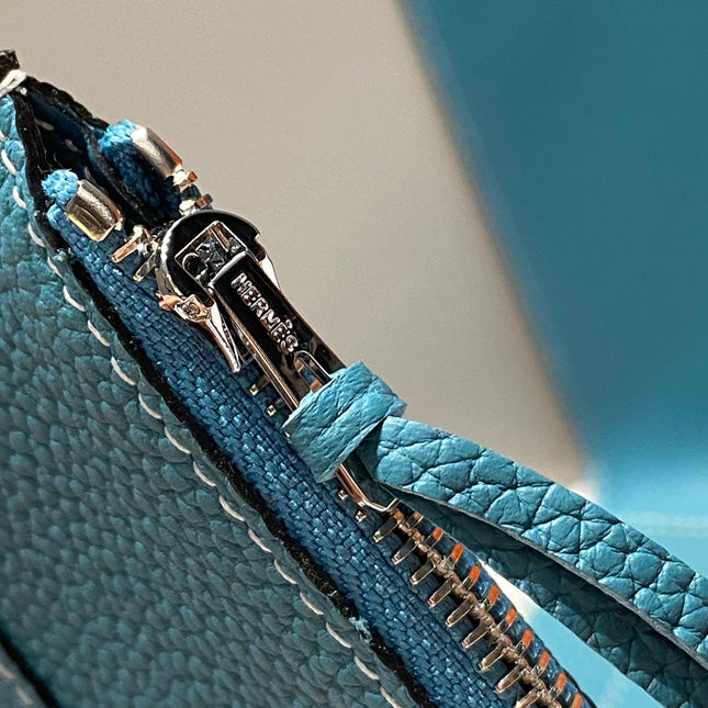 TOGO PASSPORT HOLDER 20 IN OCEAN BLUE CALFSKIN