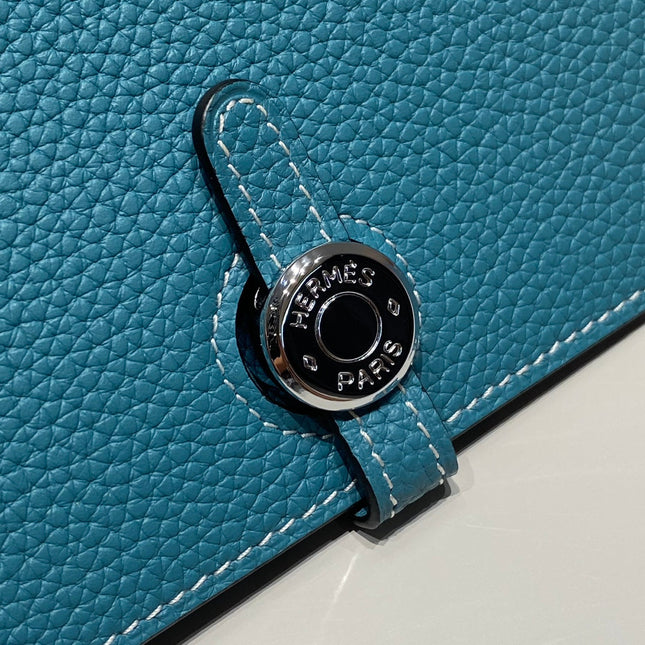 TOGO PASSPORT HOLDER 20 IN OCEAN BLUE CALFSKIN