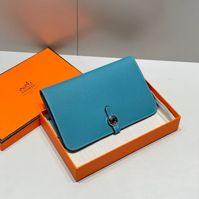 TOGO PASSPORT HOLDER 20 IN OCEAN BLUE CALFSKIN