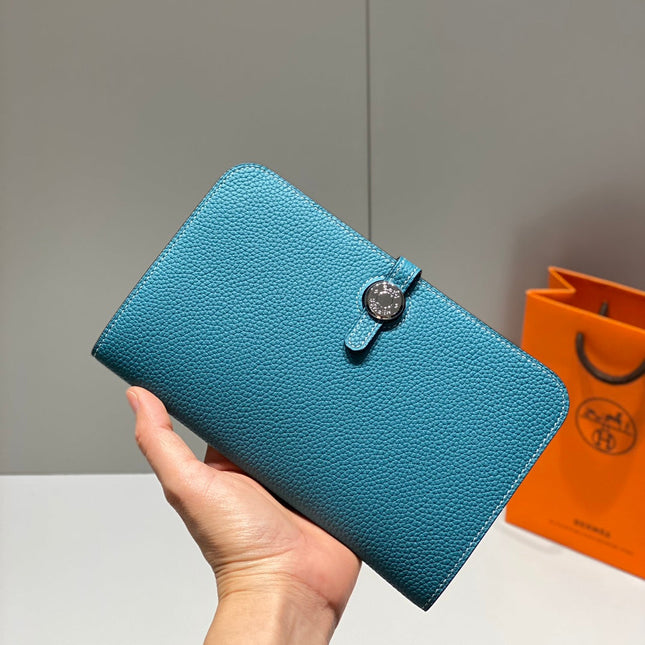 TOGO PASSPORT HOLDER 20 IN OCEAN BLUE CALFSKIN