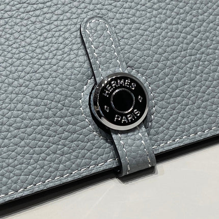 TOGO PASSPORT HOLDER 20 IN LIGHT BLUE CALFSKIN