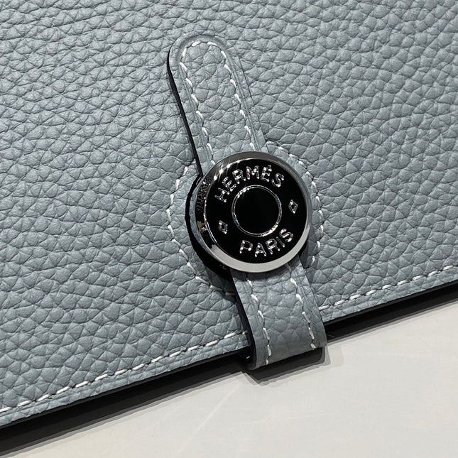 TOGO PASSPORT HOLDER 20 IN LIGHT BLUE CALFSKIN