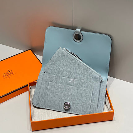 TOGO PASSPORT HOLDER 20 IN LIGHT BLUE CALFSKIN