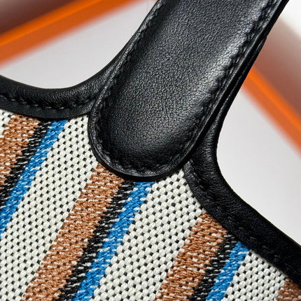 PICOTIN LOCK 18 BAG IN BLACK CALFSKIN ÉCRU/NOIR/FAUVE/NOIR/BLEU ZANZIBAR EMBROIDERY CANVAS