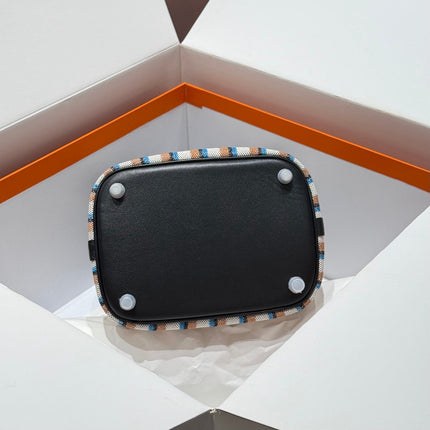 PICOTIN LOCK 18 BAG IN BLACK CALFSKIN ÉCRU/NOIR/FAUVE/NOIR/BLEU ZANZIBAR EMBROIDERY CANVAS