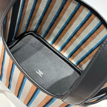 PICOTIN LOCK 18 BAG IN BLACK CALFSKIN ÉCRU/NOIR/FAUVE/NOIR/BLEU ZANZIBAR EMBROIDERY CANVAS