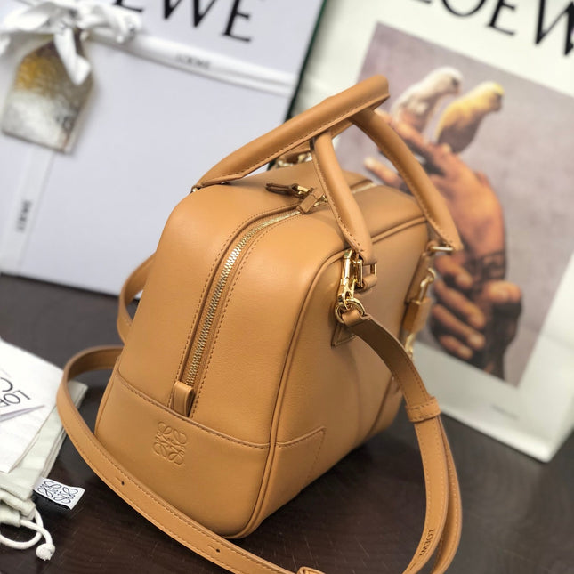 LOE AMAZONA 19 BAG IN WARM DESERT NAPPA CALFSKIN