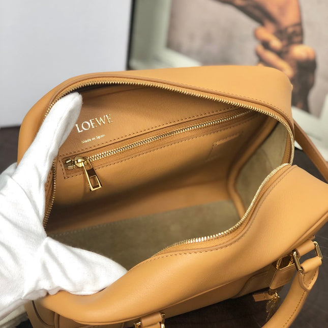 LOE AMAZONA 19 BAG IN WARM DESERT NAPPA CALFSKIN