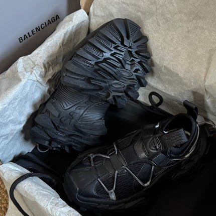 HIKE SNEAKER IN BLACK MESH, POLYURETHANE AND POLYESTER