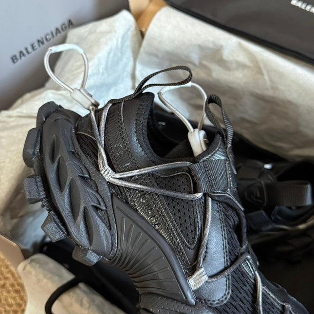 HIKE SNEAKER IN BLACK MESH, POLYURETHANE AND POLYESTER