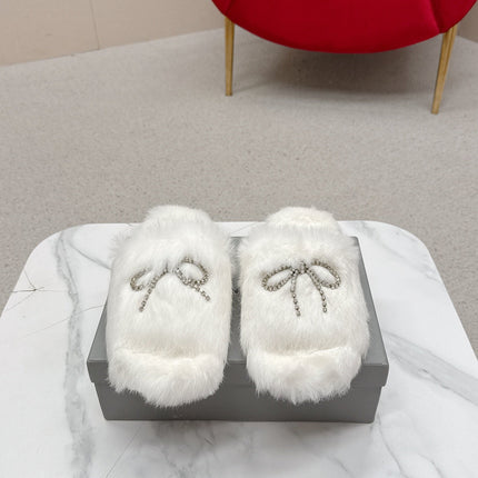 BALENCIAGA 25S SOFT FUR SLIPPERS IN WHITE FUR WITH RHINESTONE BOW