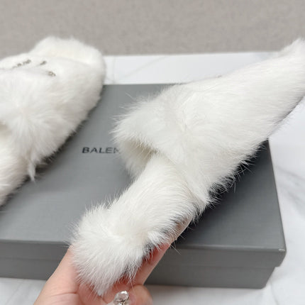 BALENCIAGA 25S SOFT FUR SLIPPERS IN WHITE FUR WITH RHINESTONE BOW