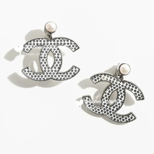 DOUBLE C EARRINGS IN SILVER METAL WITH BLACK SNOWFLAKE EMBOSSED ON WHITE ENAMEL