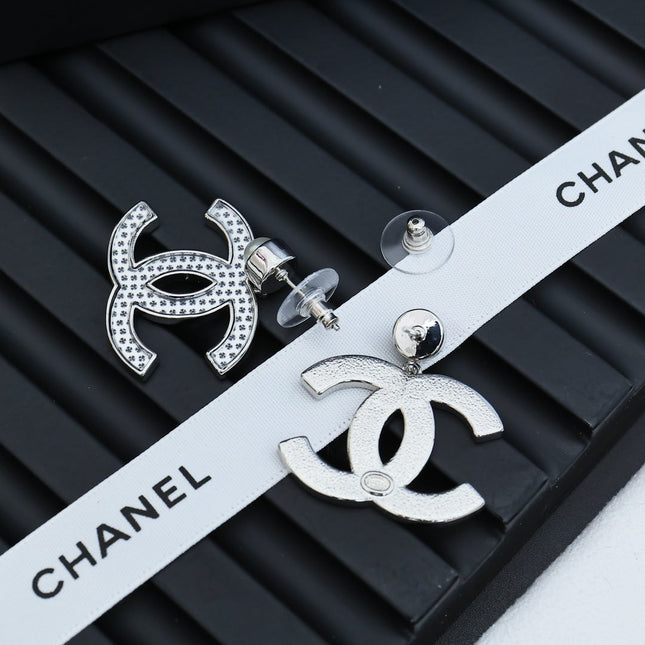 DOUBLE C EARRINGS IN SILVER METAL WITH BLACK SNOWFLAKE EMBOSSED ON WHITE ENAMEL