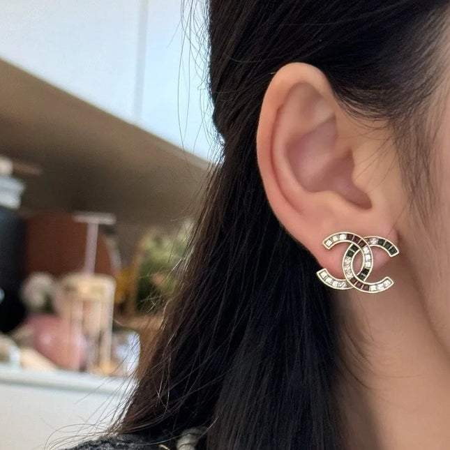 DOUBLE C STUD EARRINGS IN LIGHT GOLD METAL WITH MULTICOLOR CRYSTALS