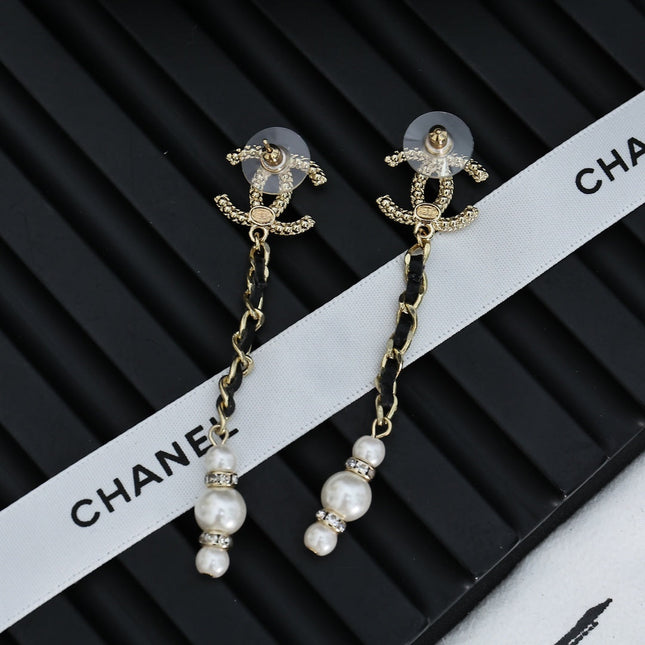 DOUBLE C CHAIN DETAIL EARRINGS IN GOLD METAL WITH LAMBSKIN TASSEL PEARL AND CRYSTAL LOGO