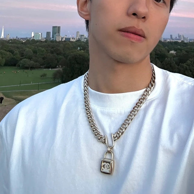 PADLOCK NECKLACE WITH DOUBLE C LOGO IN GOLD METAL