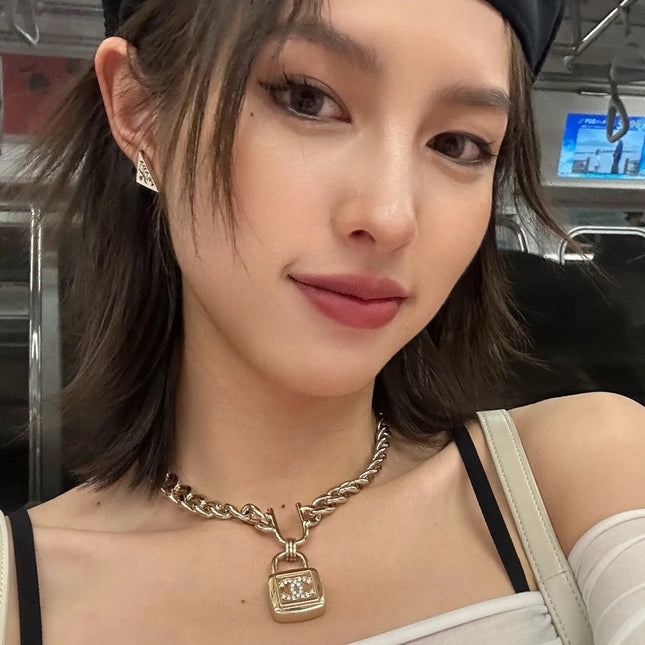 PADLOCK NECKLACE WITH DOUBLE C LOGO IN GOLD METAL