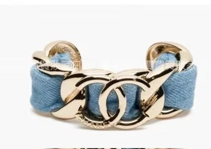 CC 25P IN DENIM-THREADED WIDE CHAIN GOLD METAL BRACELET