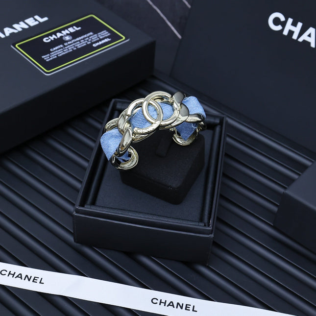 CC 25P IN DENIM-THREADED WIDE CHAIN GOLD METAL BRACELET