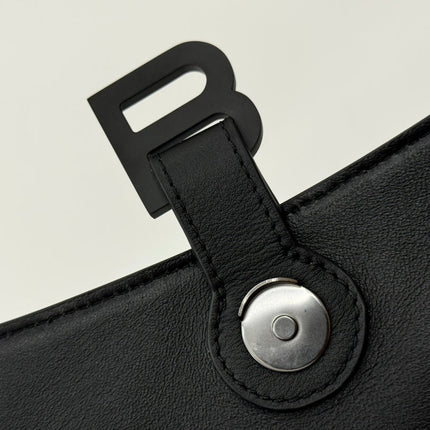 DOWNTOWN M CROSSBODY BAG 32 IN BLACK SOFT LAMBSKIN