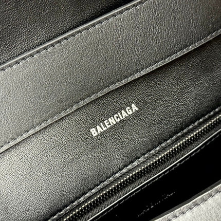 DOWNTOWN M CROSSBODY BAG 32 IN BLACK SOFT LAMBSKIN