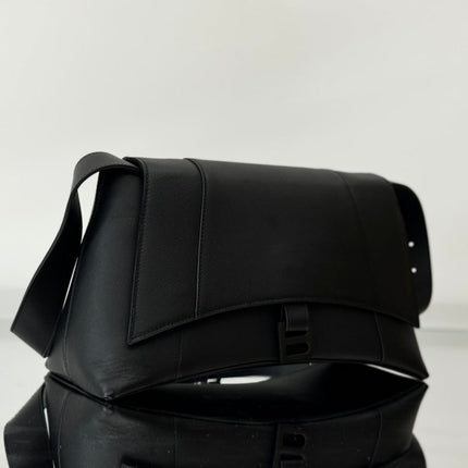 DOWNTOWN M CROSSBODY BAG 32 IN BLACK SOFT LAMBSKIN